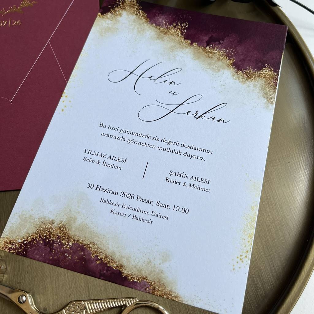 Invitation simple dans une enveloppe grise