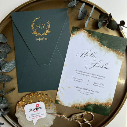 Invitation simple dans une enveloppe grise