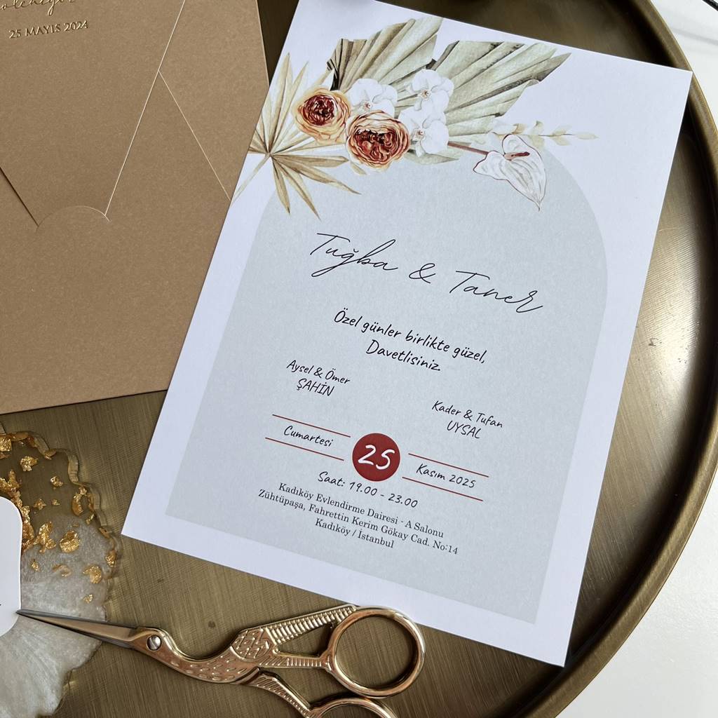 Invitation simple dans une enveloppe grise